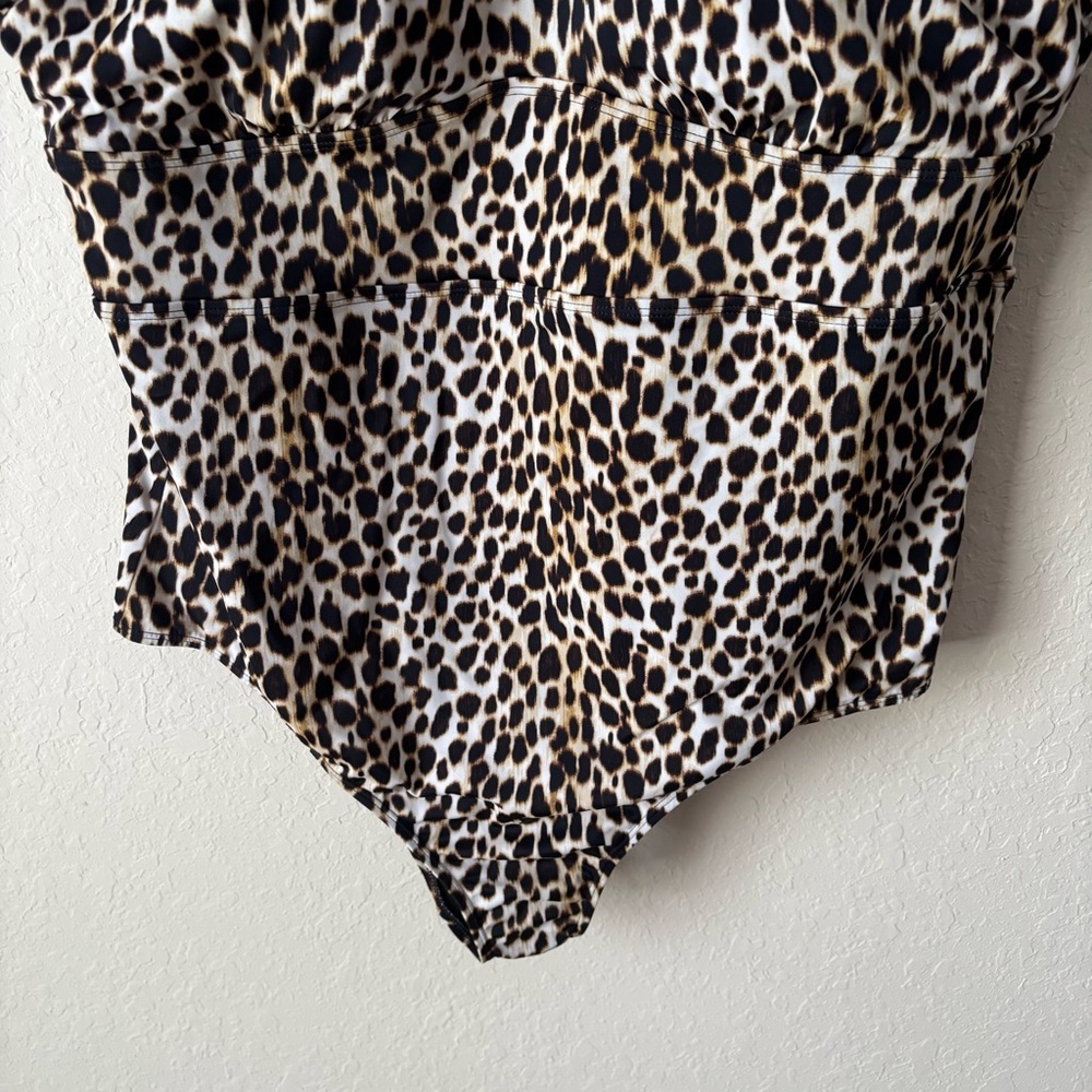torrid | Women's Leopard Animal Print Cap Sleeve One Piece Swimsuit Size 4X - Picture 5 of 10